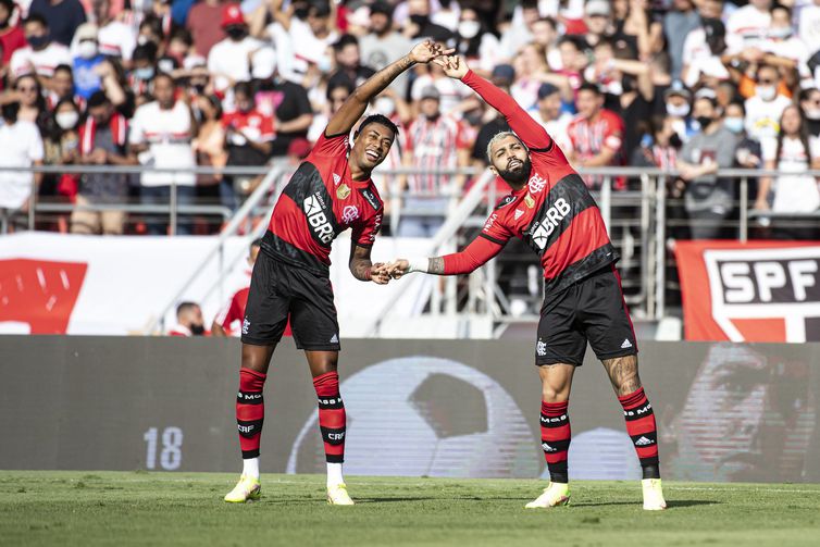 Flamengo derrota São Paulo por 4 a 0 no Morumbi pelo Brasileiro 2021