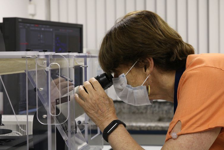 A nova presidente da Academia Brasileira de Ciências - ABC, Helena Nader,  é biomédica da Universidade Federal de São Paulo - Unifesp.