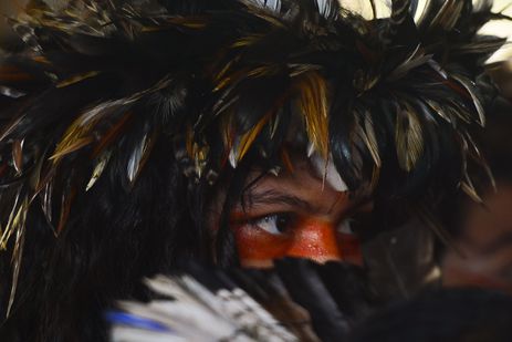 Indígenas de diversas etnias no Acampamento Terra Livre, no Eixo Monumental, em Brasília