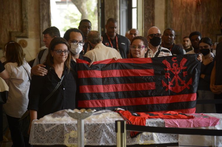 Familiares e amigos se despedem de Milton Gonçalves em velório, no Theatro Municipal do Rio de Janeiro