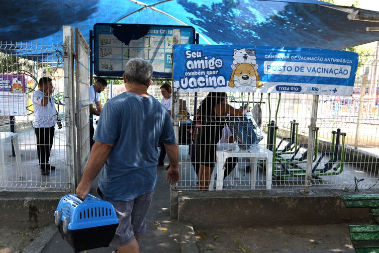 Posto de vacinação no Rio Comprido, região central da cidade. Rio inicia hoje(27) campanha de vacinação antirrábica para cães e gatos.