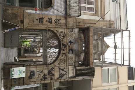 Fachada da Igreja de Nossa Senhora do Monte do Carmo, fundada em 1750, na Praça XV, no Rio.