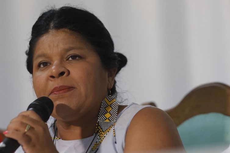 Entrevista coletiva da ministra dos Povos Indígenas, Sônia Guajajara, com lideranças ao voltar da visita a Terra Indígena Yanomami, no Distrito Sanitário Especial Indígena Yanomami. 