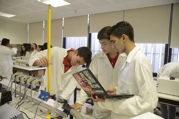 Alunos da Escola Sesc de Ensino Médio durante aula, na Barra da Tijuca, zona oeste do Rio.