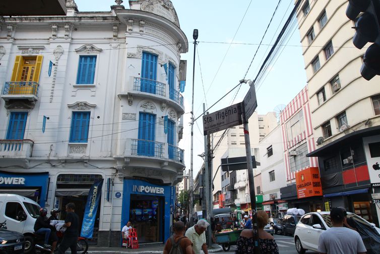 São Paulo (SP), 12/04/2023 - Prédio antigo na esquina da rua Aurora com Santa Ifigênia, no centro da capital. Entidades que realizam trabalhos sociais na região da Cracolândia, no centro da capital paulista, estão pedindo para que o governo federal assuma a implementação de programas para o atendimento dos dependentes químicos que vivem no território. Segundo as entidades, os projetos da prefeitura e do governo do estado de São Paulo não estão dando resultado e acumulam denúncias de violações de direitos humanos. Foto: Rovena Rosa/Agência Brasil