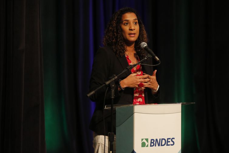 Rio de Janeiro (RJ), 23/05/2023 - A ministra da Igualdade Racial, Anielle Franco, no Seminário Empoderamento Negro para Transformação da Economia, no BNDES. Foto: Fernando Frazão/Agência Brasil