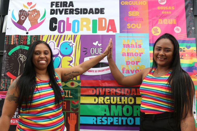 Rio de Janeiro (RJ), 18/06/2023 - Nanny Mathias e Isabelly Rossi, organizadoras e idealizadoras da Feira Diversidade Colorida, no Santuário do Samba, em Madureira, zona norte da cidade. Foto: Tânia Rêgo/Agência Brasil