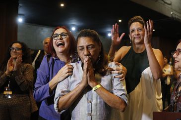 Rio de Janeiro (RJ), 20/09/2023 - Marinete Silva e Monica Benicio, mãe e viúva de Marielle Franco, na abertura do Seminário Internacional 5 Anos de luta por Marielle e Anderson, na UERJ. Foto: Fernando Frazão/Agência Brasil