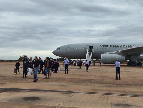 Voo da FAB traz terceiro grupo de brasileiros de repatriados que estava na Faixa de Gaza.