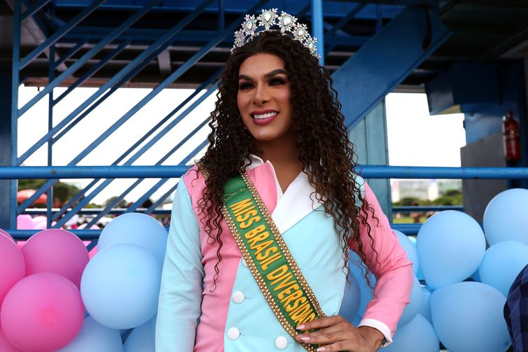 Brasília (DF), 28.01.2024 - Laynna Souza participa da 1ª Marsha Nacional pela Visibilidade Trans, em Brasília, pela garantia dos direitos e sobrevivência das pessoas trans, não binárias e travestis. Foto: José Cruz/Agência Brasil