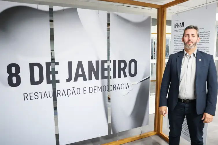 Brasília, (DF), 13/09/2024 -  Presidente do Iphan, Leandro Grass , fala sobre a Exposição “8/1: Democracia e Restauração”, mostra processos de restauração das obras vandalizadas nos atos antidemocráticos de 8 de janeiro de 2023. Foto Valter Campanato/Agência Brasil.