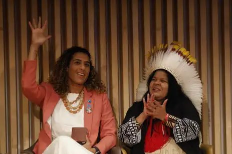 Rio de Janeiro (RJ) 15/11/2024 - As ministras da Igualdade Racial, Anielle Franco, e dos Povos Indígenas, Sônia Guajajara, no Lançamento do Objetivo de Desenvolvimento Sustentável ODS 18 - Igualdade Étnico-Racial, no G20 Social, no Museu do Amanhã. Foto: Fernando Frazão/Agência Brasil